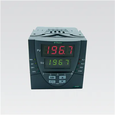 How to adjust the sensitivity of a melt pressure indicator?